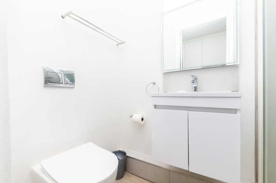 To Let 1 Bedroom Property for Rent in Woodstock Western Cape